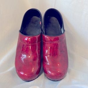 Beautiful Sanita Swedish Clogs, in Marbled Fuchsia Pink